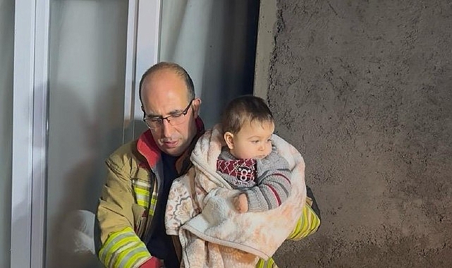 Mahsur Kalan 11 Kişilik Aileyi Büyükşehir İtfaiyesi Kurtardı