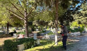 Ayvalık’ta Mezarlıklar Bayram Ziyaretlerine Hazırlandı…