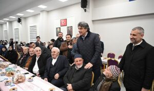 Başkan Kocaman Kartepe’de İftar Sofralarını Ziyaret Etti
