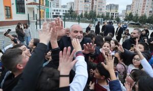 Başkan Sandıkçı’ya Sevgi Seli: Öğrencilerin İftar Sevincine Ortak Oldu 