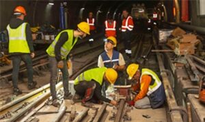 Bornova’da metro hattında raylar yenileniyor