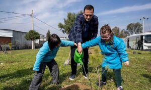Bornova’nın en özel fidanları toprakla buluştu