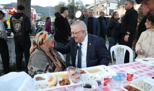 Edremit Belediyesi iftar sofraları Altınoluk’ta kuruldu