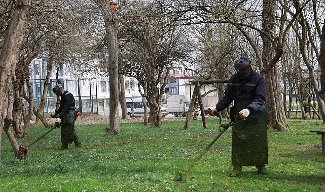Kartepe’de Bahar Temizliği Yabani Ot ve Dikenler Temizleniyor