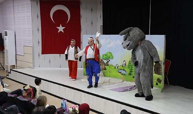 Kartepe’li Çocuklar Tiyatro ve Eğlenceyle Buluştu