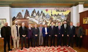 Kırgızistan Ankara Büyükelçisi Kazakbayev, Belediye Başkanı Arı’yı Ziyaret Etti
