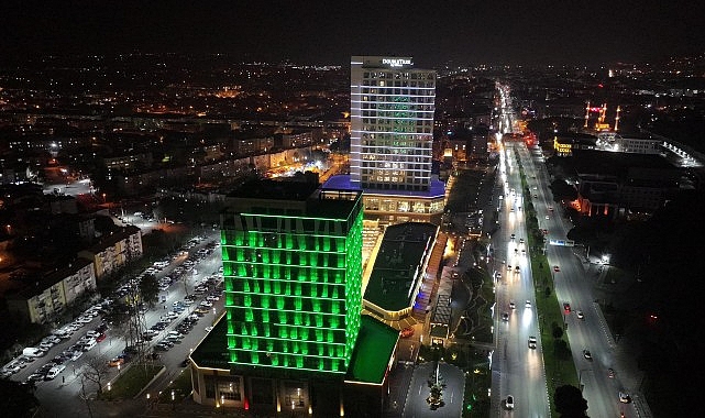 Manisa Büyükşehir Belediyesinden Tıp Bayramı’na Özel Işıklandırma