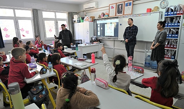 Ömer Eşki Hayat Bilgisi dersinde yerel yönetimleri anlattı
