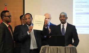 Somali’de ilk uluslararası balıkçılık lisansı bir Türk gemisine verildi