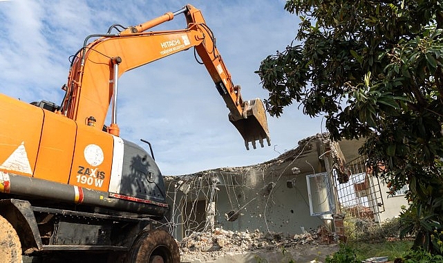 Vatandaş istedi, Yenişehir Belediyesi yıktı