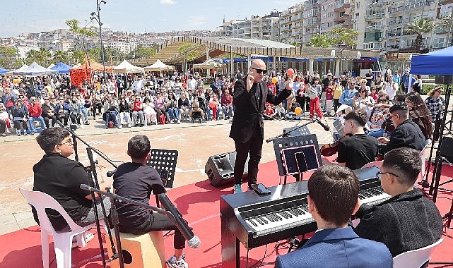 23 Nisan coşkusu Konak’tan yayıldı: Çocuk Şenliği’ne yoğun ilgi