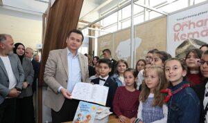 Başkan Erkan Aydın Bursa 23. Kitap Fuarı’nda Çocuk Yazarlarla Buluştu