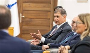 Başkan Tugay Büyükelçi Dumont ve Fransız heyetini konuk etti