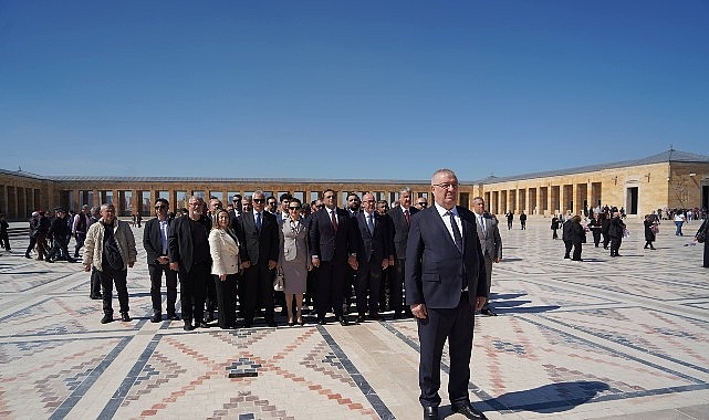 Edremit Belediyesi Ata’nın huzuruna çıktı