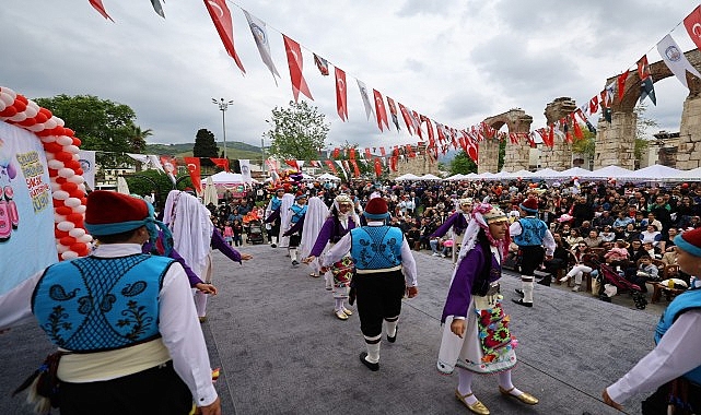 Efes Selçuk’ta 23 Nisan Coşkusu: Çocuklar Bayramlarını Şenlikle Kutladı
