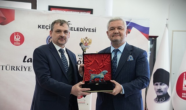 Estergon Türk Kültür Merkezi’nde “Cumhuriyet’in Doğuşu” Resim Sergisi Açıldı