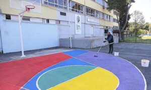 Konak’ta ‘renkli dokunuş’ okul bahçelerine de geldi
