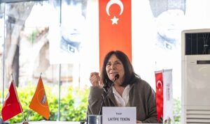 Latife Tekin Bornova’da gençlerle buluştu:     “Sizin dünyanızı çok merak ediyorum”
