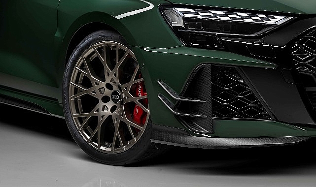 Pirelli, yeni Audi RS 5 ve Audi RS 3 competition limited modelleri için motor sporları DNA’sına sahip P Zero R lastiklerini geliştirdi