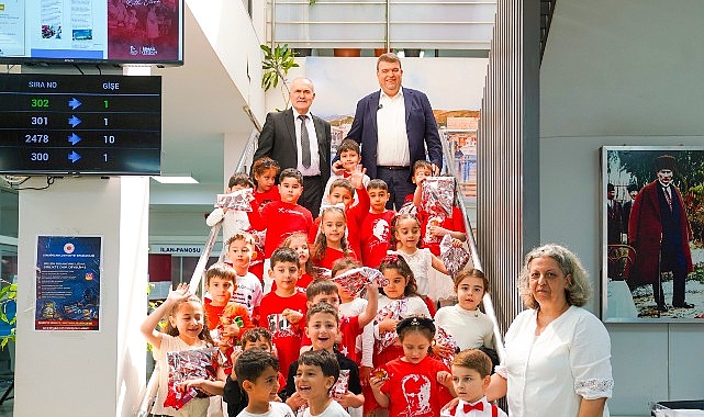 Seferihisar’da 23 Nisan coşkusu: Başkanlık koltuğu çocuklara emanet