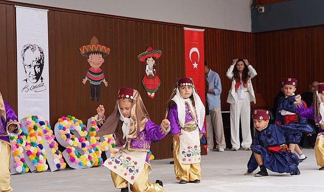 Seferihisar’da 23 Nisan coşkusu; Yarınların ışığı çocuklar sahnedeydi