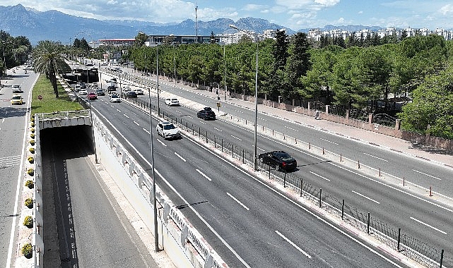 Yüzüncü Yıl Bulvarı’nda asfaltlama çalışması tamamlandı