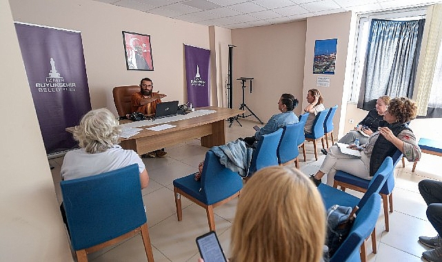 İzmir’de yazarlık yolculuğu başladı